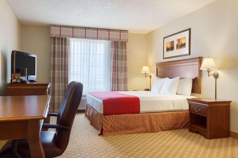 Country Inn & Suites by Radisson Nevada MO - photo 13