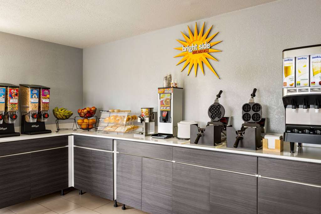 La Quinta Inn by Wyndham San Antonio Lackland - photo 48