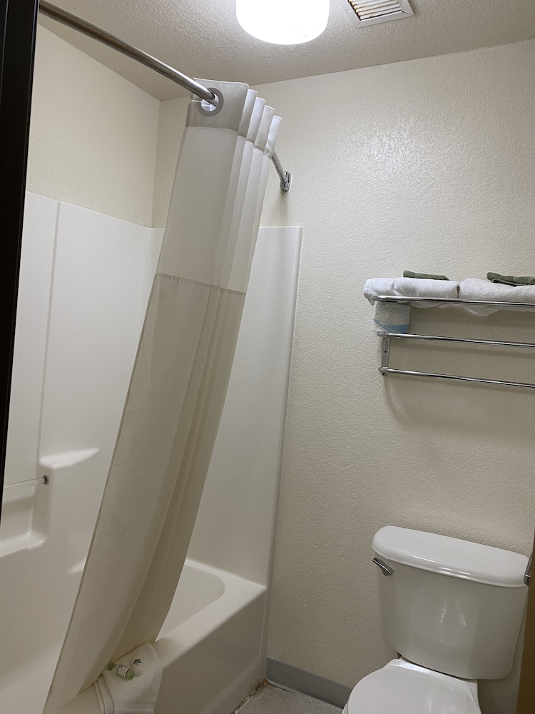 Herington Inn & Suites - photo 18