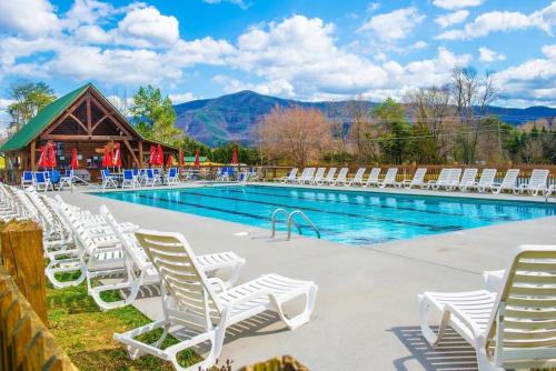 Dancing Bear Lodge by Eden Crest — 4-Star Luxury Hotel in Sevierville, United States