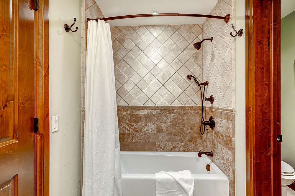 Highlands Slopeside by East West Hospitality - photo 351