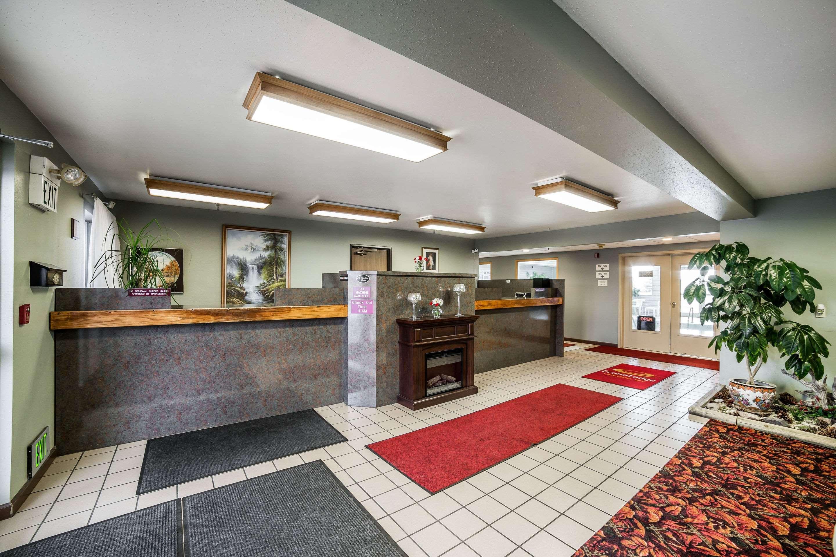 Econo Lodge Laramie WY - photo 32