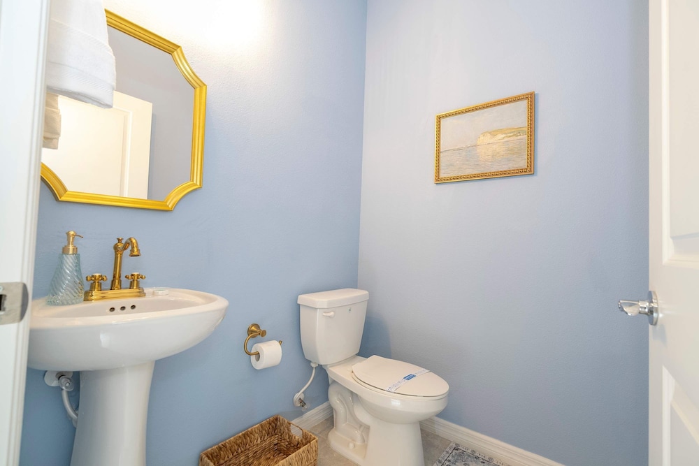 Amazing 5 Suite Home With Resort style Amenities - photo 27