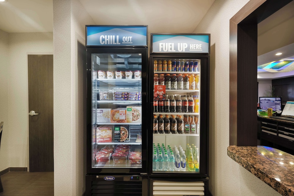 Hampton Inn & Suites Tulsa Central - photo 38