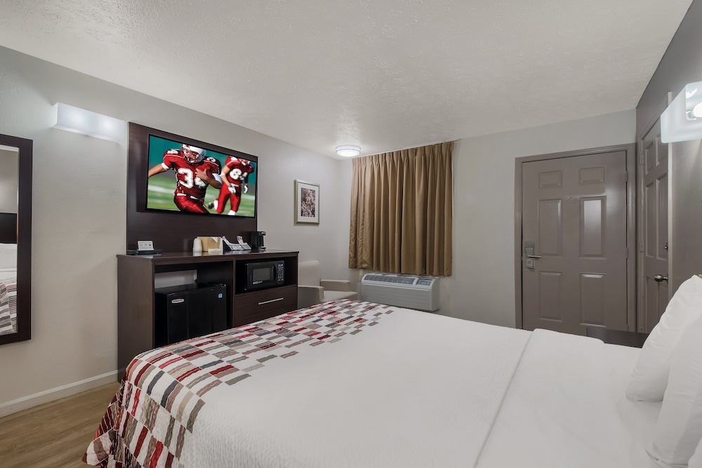 Red Roof Inn Crossville - photo 9