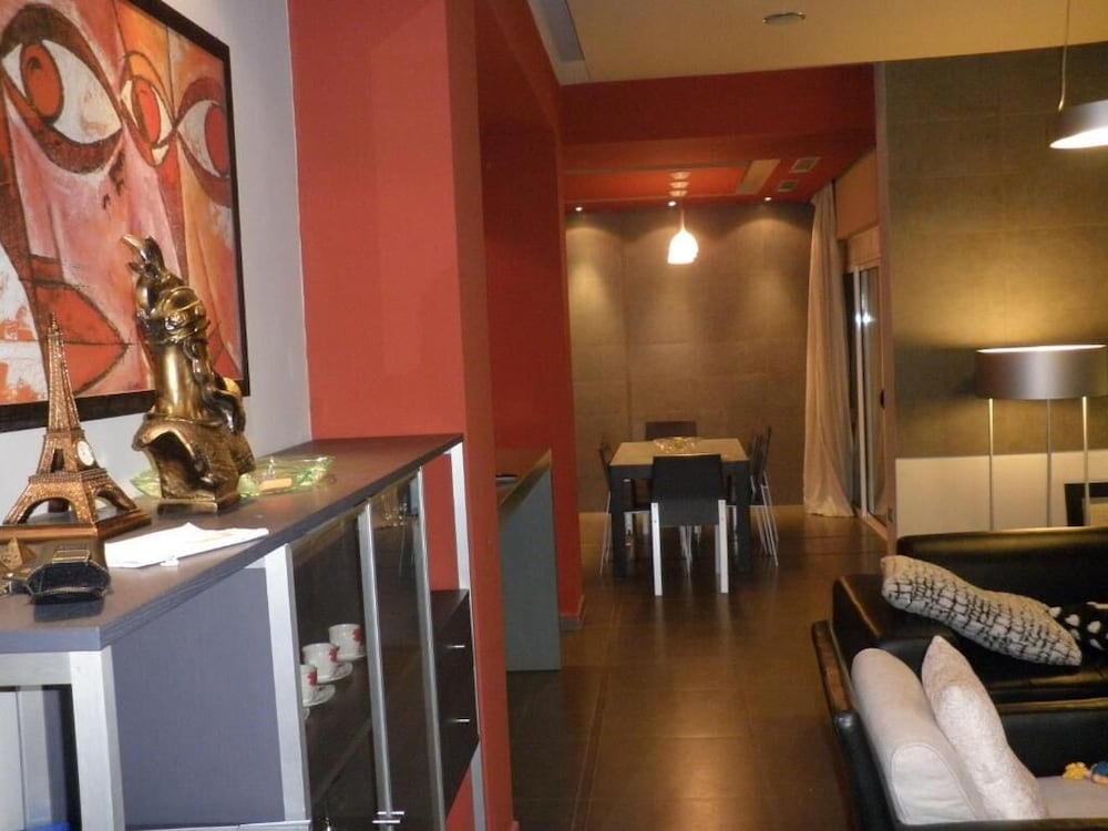 Albion - carbon neutral hotel in Durres