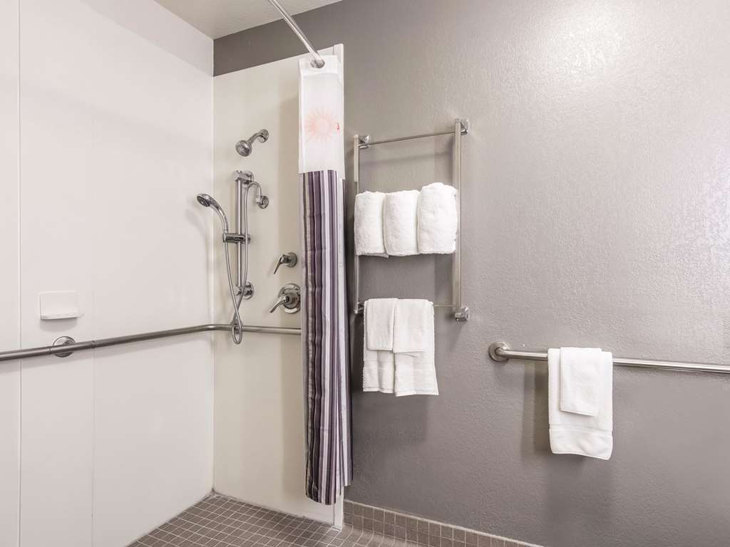 La Quinta Inn & Suites by Wyndham Atlanta Conyers - photo 22