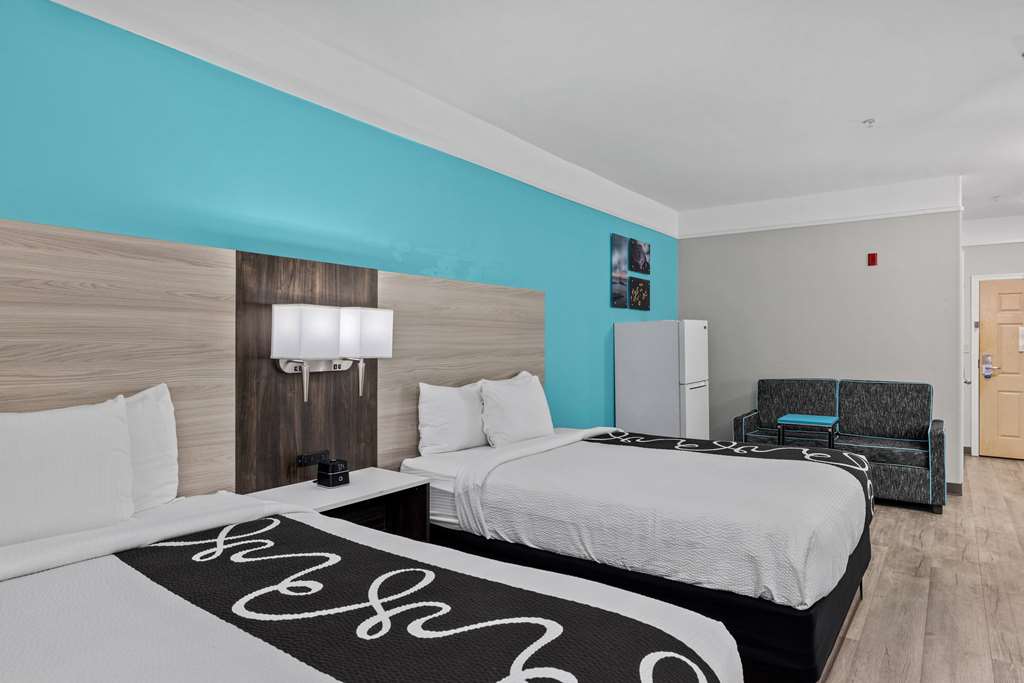 La Quinta Inn & Suites by Wyndham Raymondville - photo 59