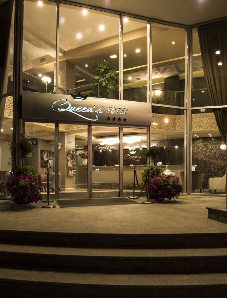Queen's Hotel - carbon neutral hotel in Skopje