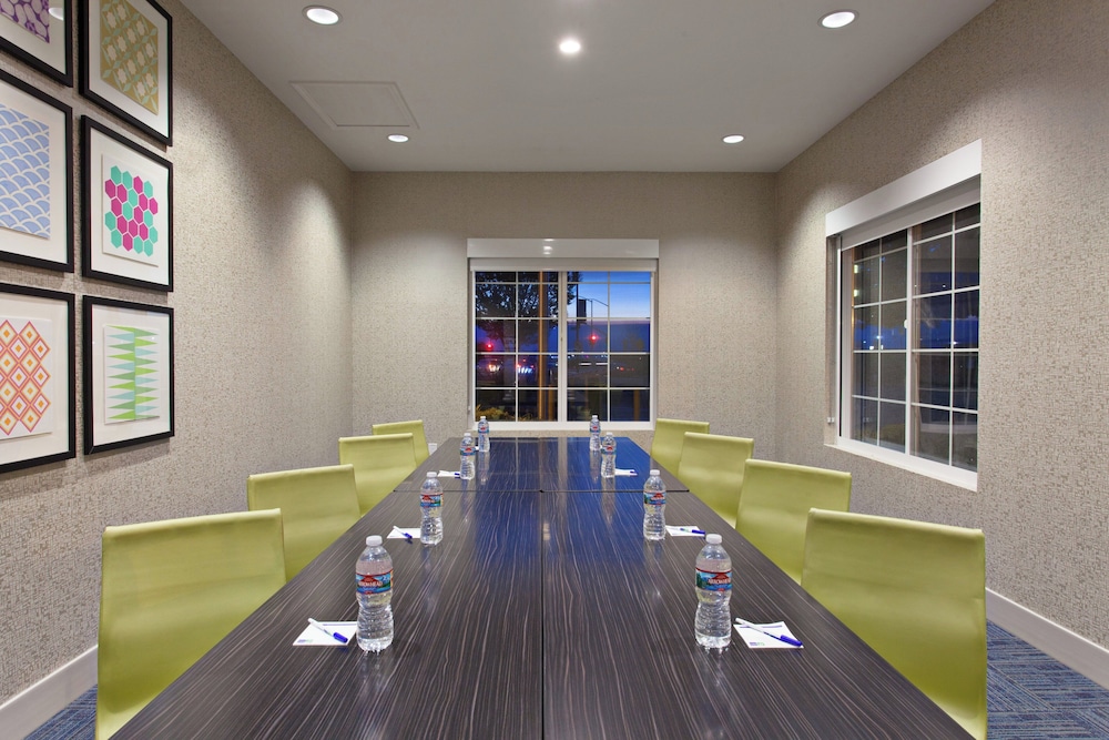Holiday Inn Express Hotel & Suites Oakland Airport by IHG - photo 32