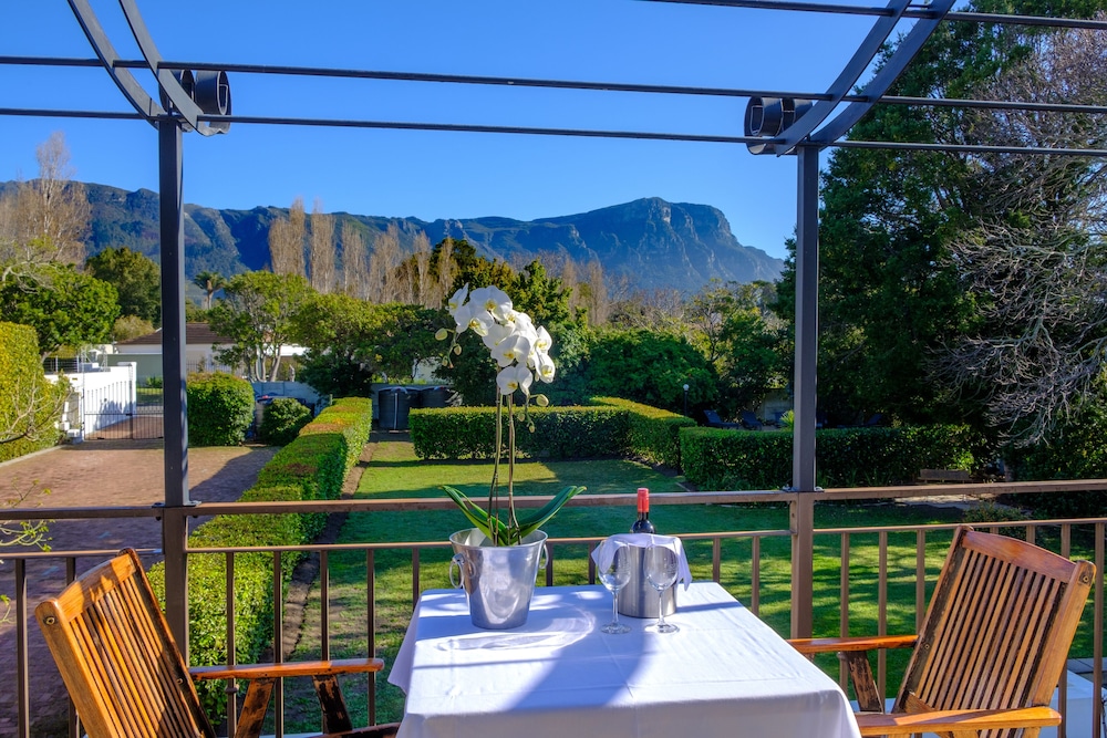 Constantia White Lodge Guest House — 4-Star Luxury Hotel in Cape Town, South Africa