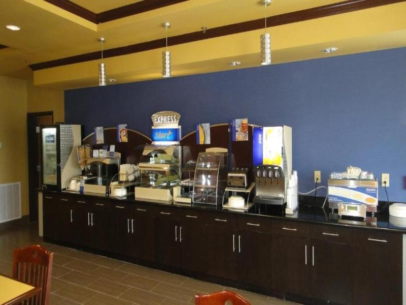 Holiday Inn Express and Suites George West by IHG - photo 5
