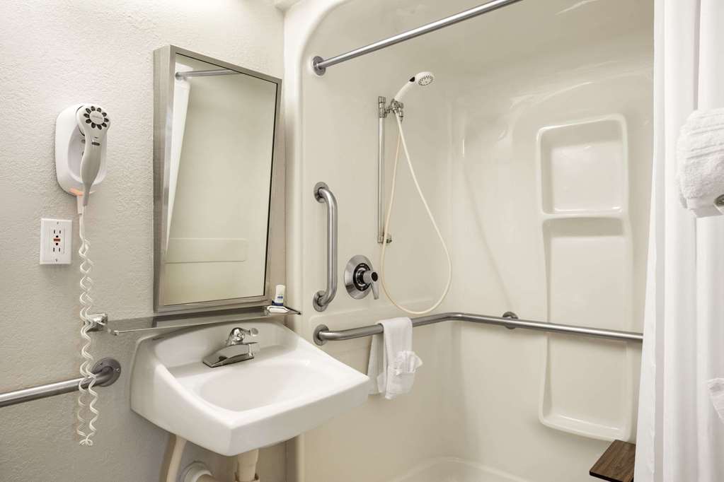 Microtel Inn by Wyndham Louisville East - photo 11