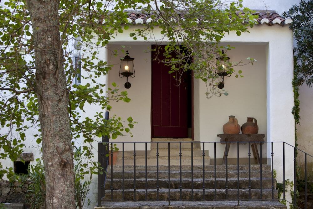 Convento de São Saturnino — hotel in Colares