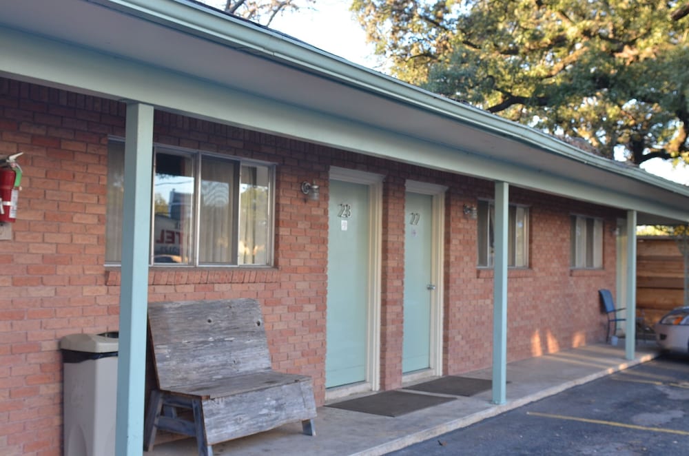 The Oak Motel - photo 29