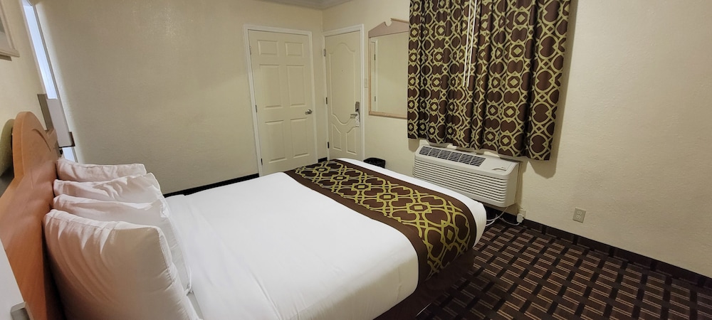 Riverside Inn & Suites Santa Cruz - photo 6