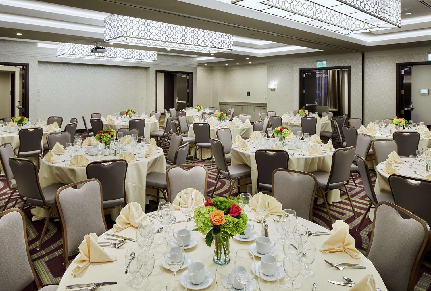 Hilton Garden Inn Roslyn - photo 16