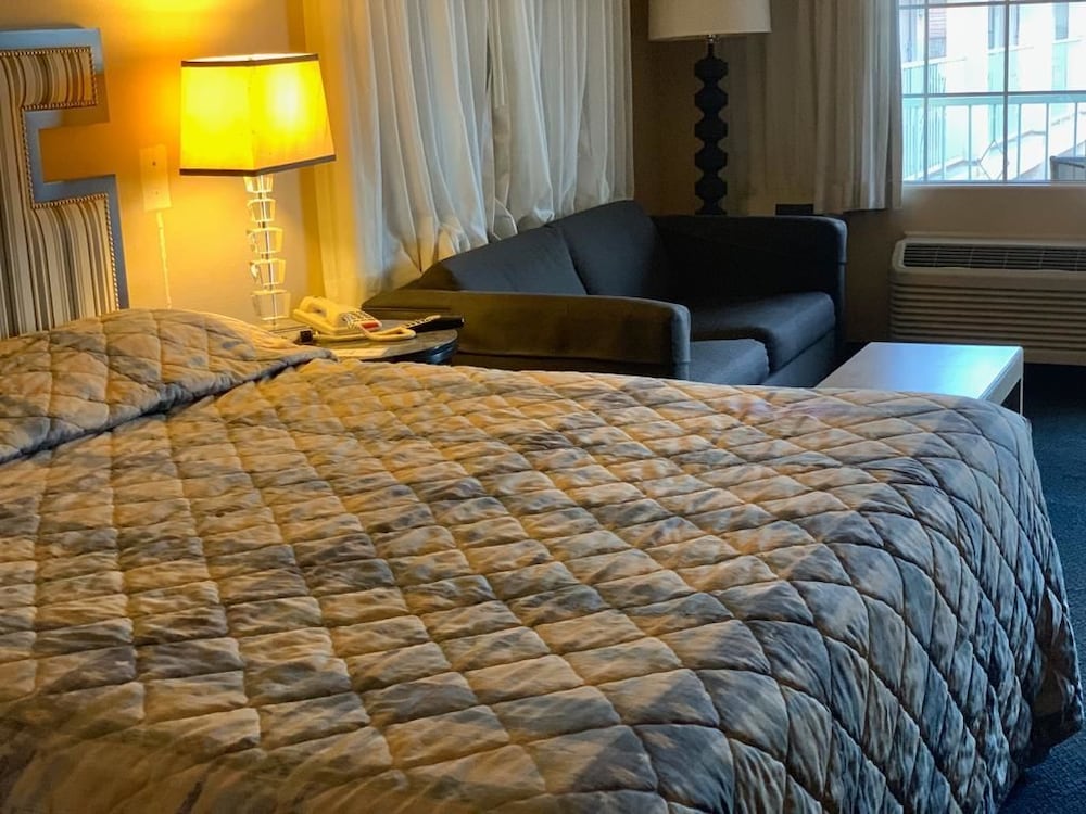 Calipatria Inn And Suites - photo 10