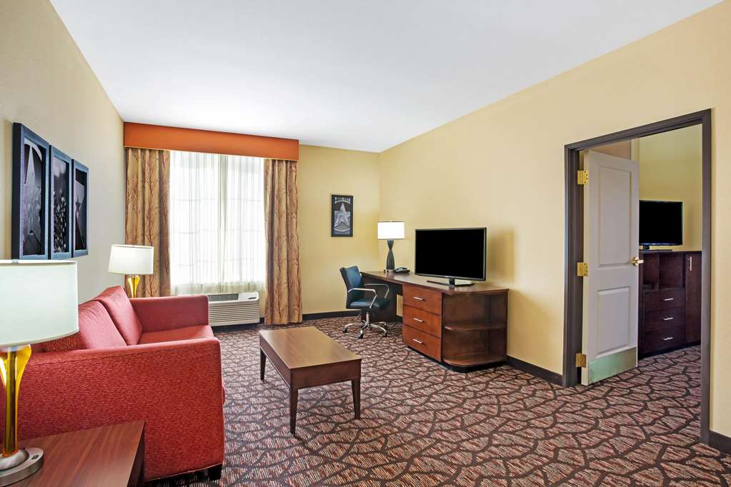 La Quinta Inn & Suites by Wyndham Pecos - photo 33