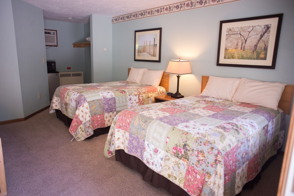 M 22 Inn Suttons Bay - photo 13