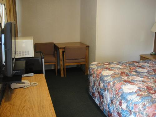 California Motel - photo 9
