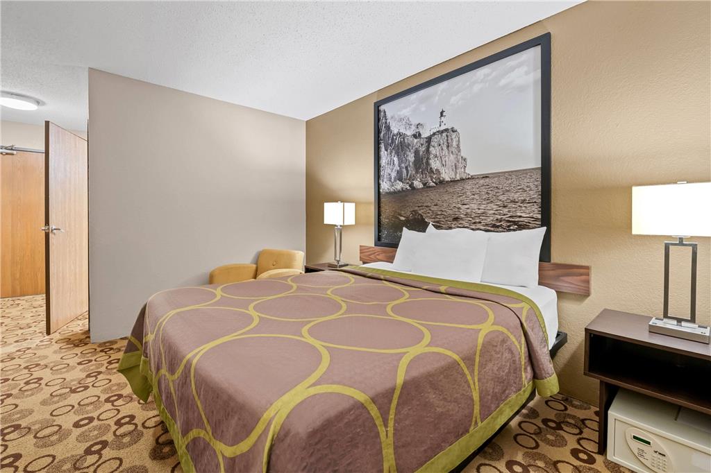 Super 8 by Wyndham Blue Earth - photo 22