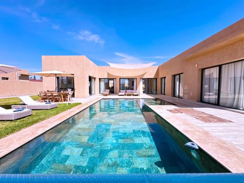 villa Elyssa Confort & modern avec Piscine privée — 4-Star Luxury Hotel in Marrakesh, Morocco