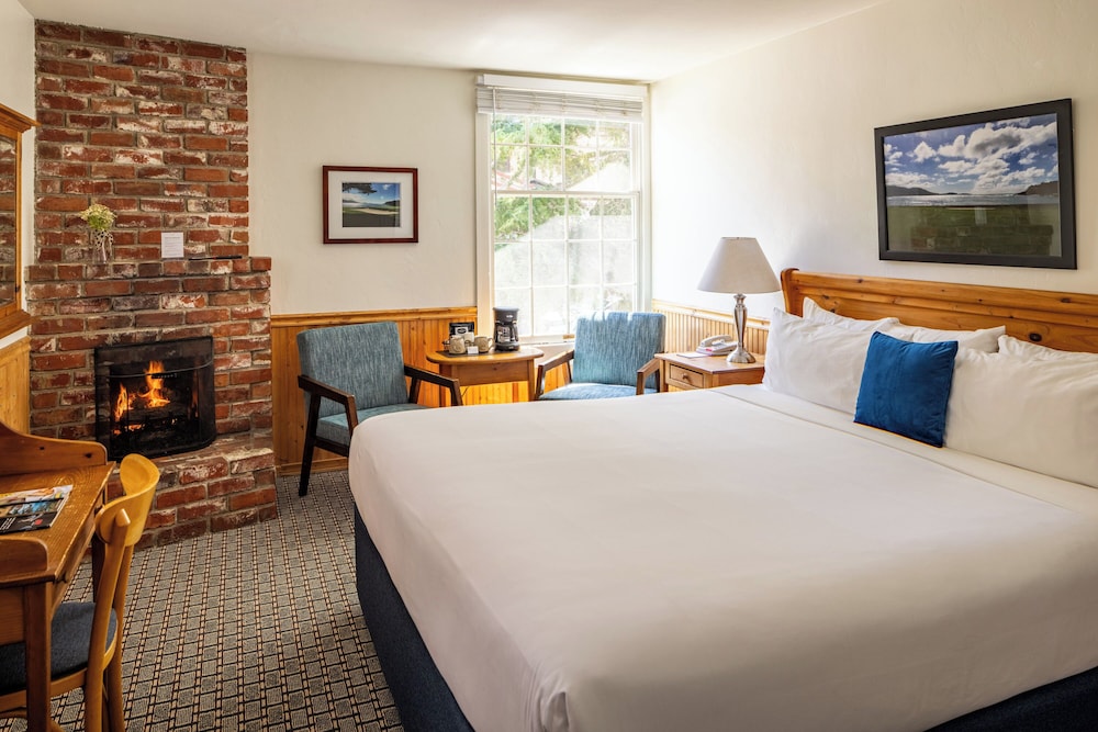 Carmel Fireplace Inn - photo 32