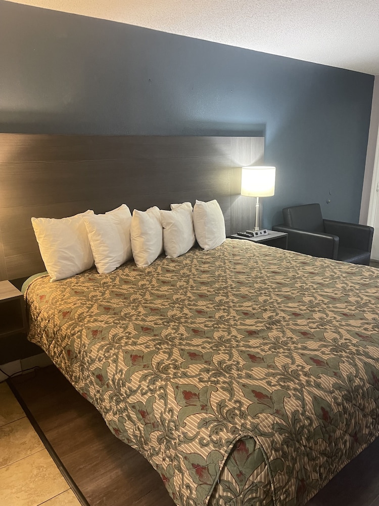Blue Spring Inn Orange City - photo 9