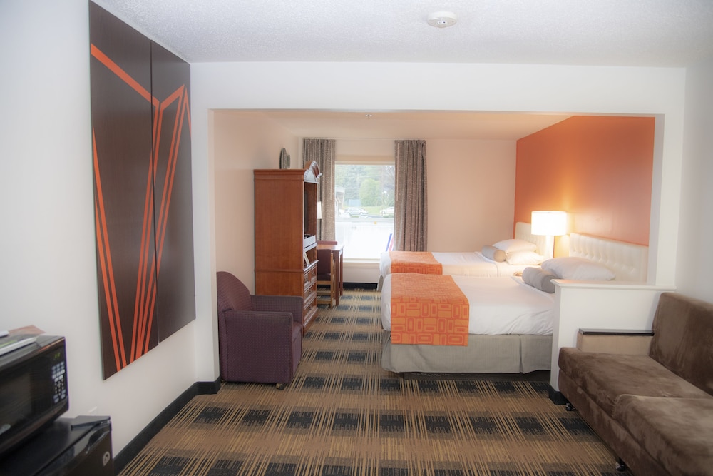 Howard Johnson Hotel & Suites by Wyndham Allentown Dorney - photo 18