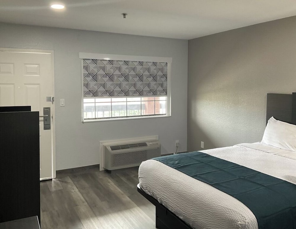 Studio 6 Suites Brenham TX - photo 10