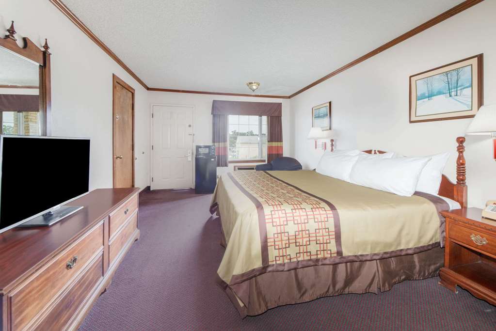 Days Inn by Wyndham Monett - photo 12