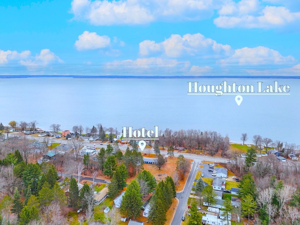 The Blue Anchor at Houghton Lake - photo 23