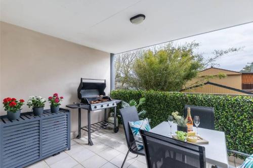 MikaLex Walking distance from the beach — 4-Star Luxury Hotel in Nelson Bay, Australia