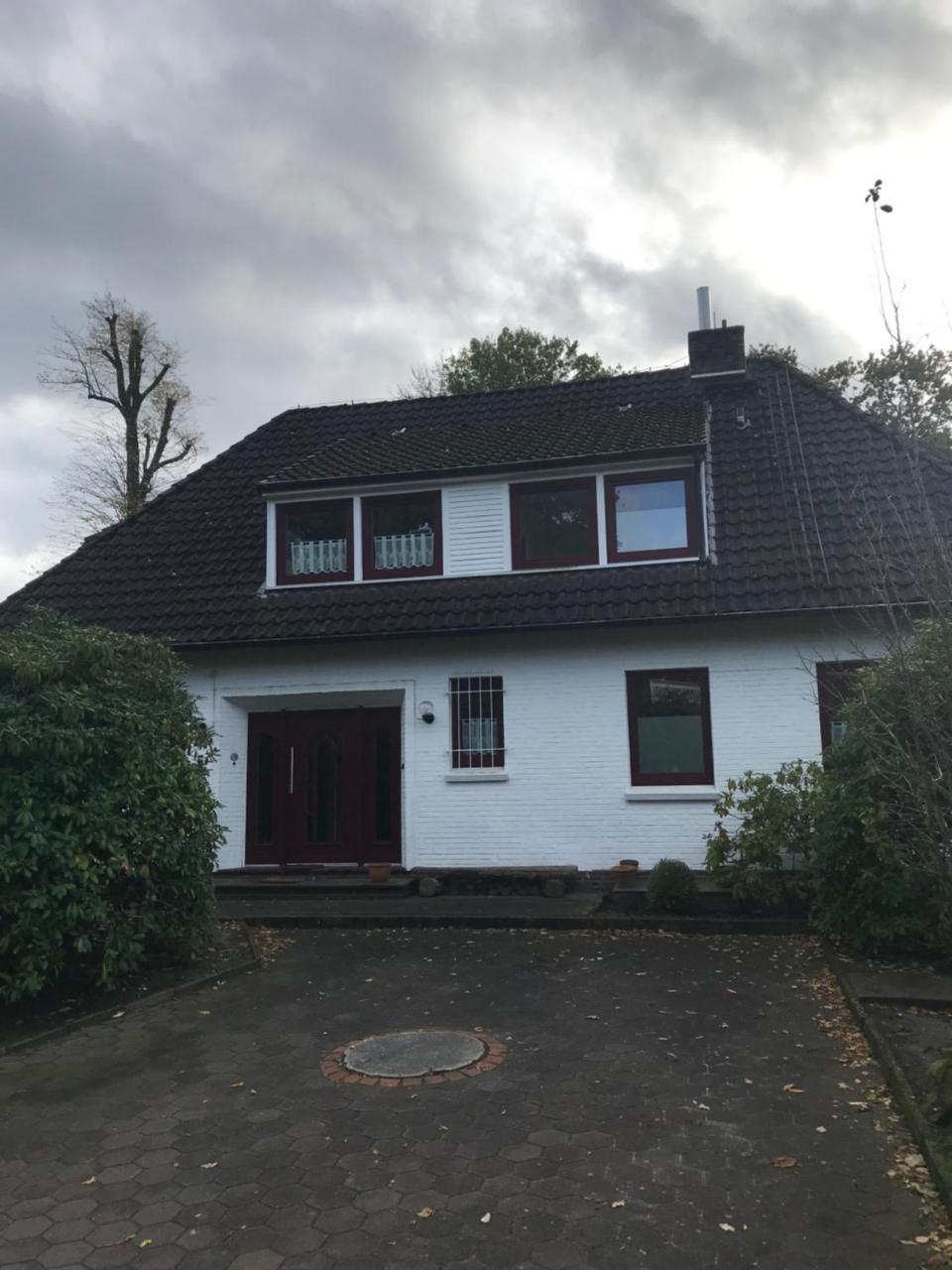 FeWo Aurich Zentrum EG 3 Schlafzimmer und FeWo OG 4 Schlafzimmer — 4-Star Luxury Hotel in Aurich, Germany