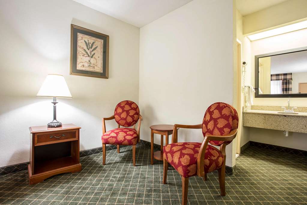 Clarion Inn & Suites Aiken South - photo 22
