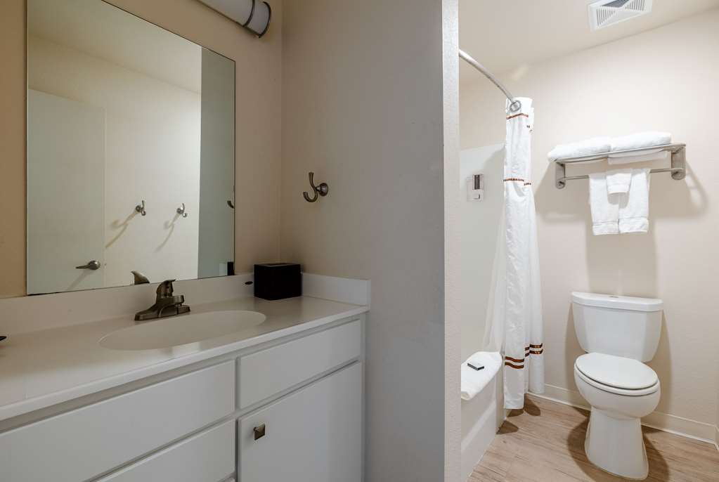 WaterWalk Extended Stay by Wyndham Wichita - photo 16