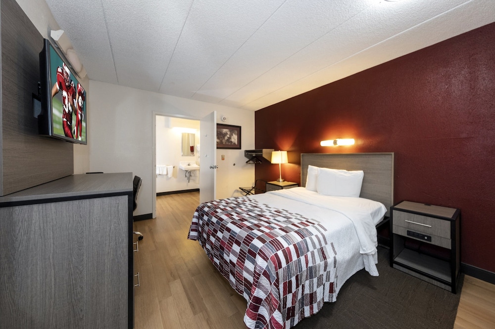 Red Roof Inn Edison - photo 7