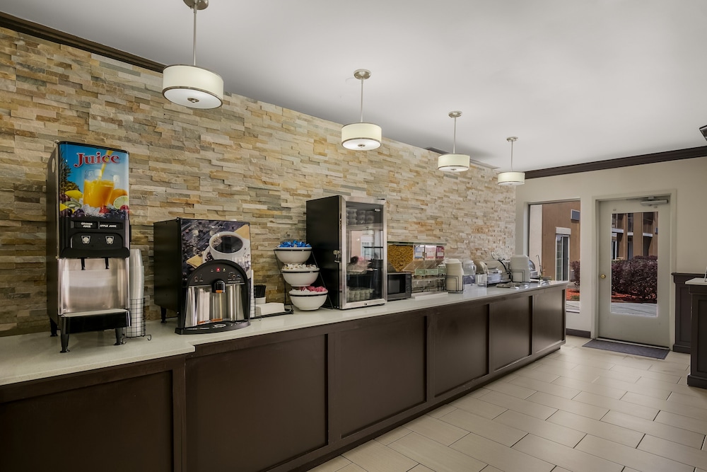 Red Roof Inn PLUS & Suites Knoxville West Cedar Bluff - photo 44
