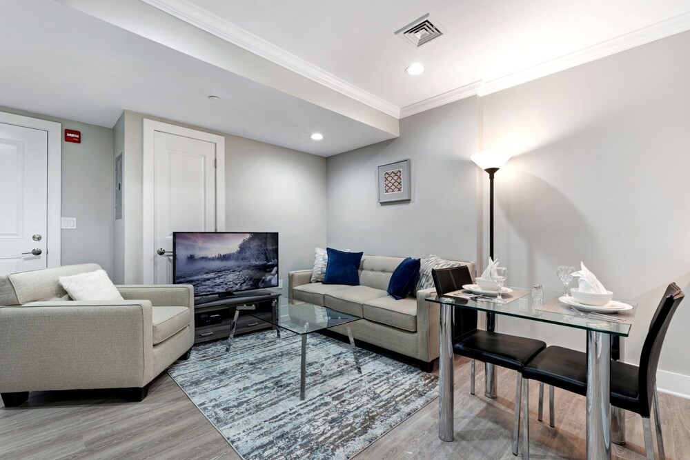 Global Luxury Suites on Prospect Street - photo 13
