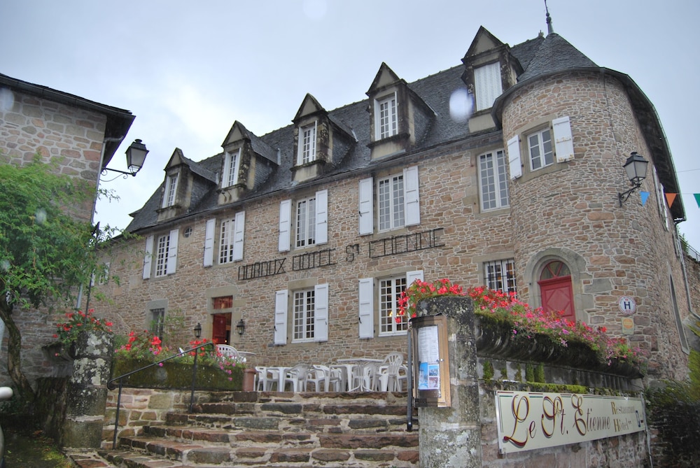 Le Saint Etienne - carbon neutral hotel in Beynat