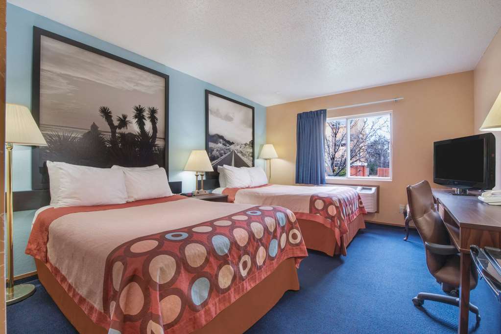 Super 8 by Wyndham College Station - photo 8