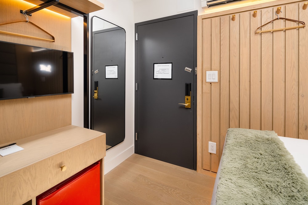 Little Charlie Hotel - photo 24