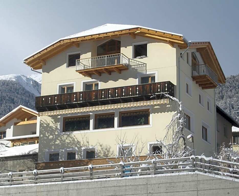 Hotel Chavalatsch in Tubre, Italy