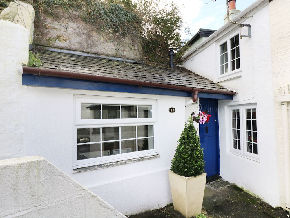 13 Castle Hill 10335809 — Lostwithiel