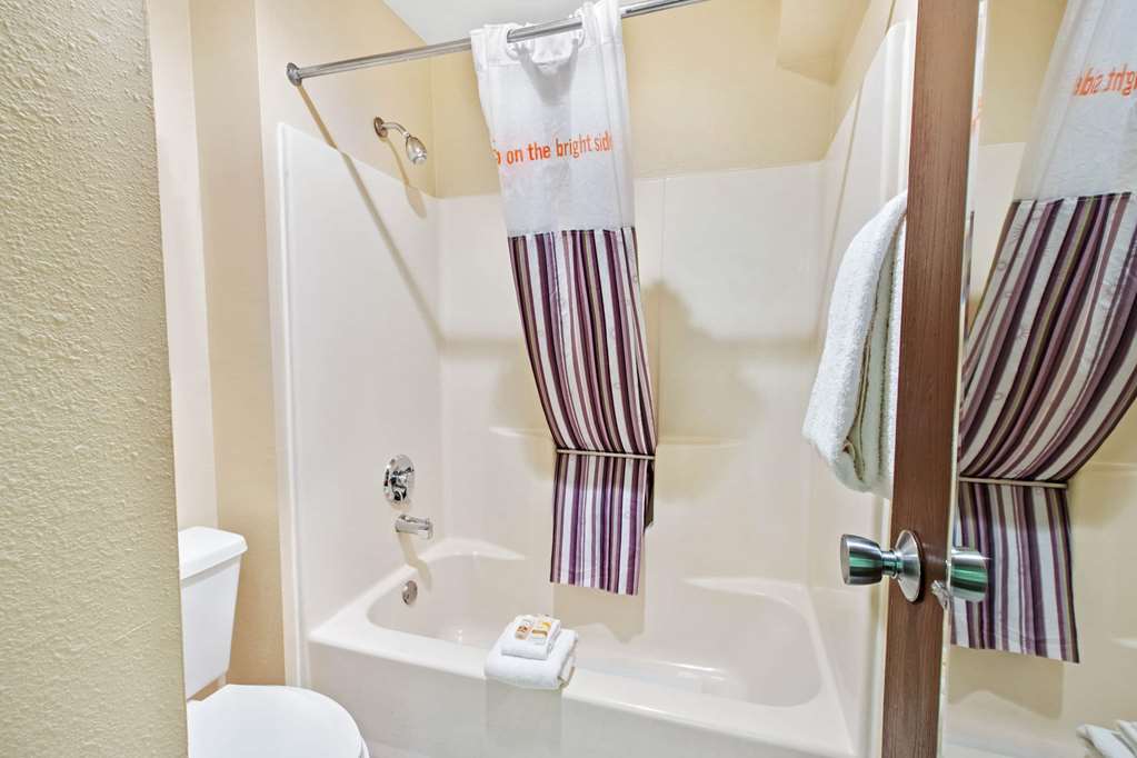 La Quinta Inn & Suites by Wyndham Albuquerque Journal Ctr NW - photo 24