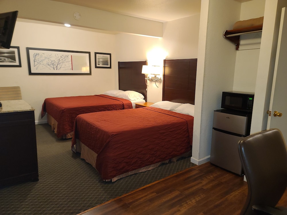 Bigfoot Motel - photo 8