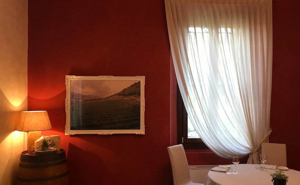 Borgo dei Guidi - carbon neutral hotel in Civitella Di Romagna