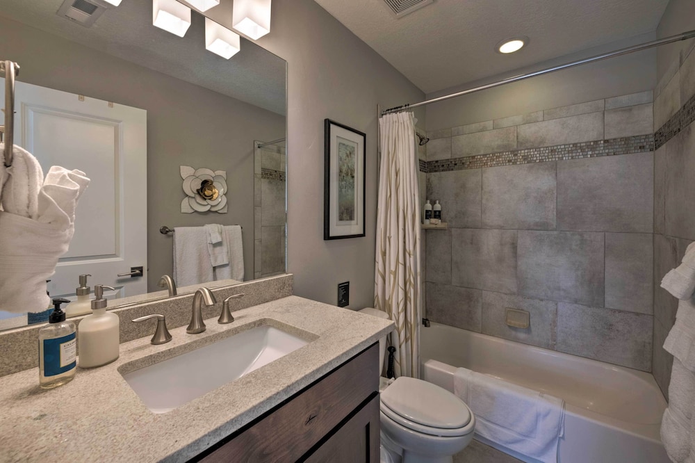 Modern Huntsville Resort Retreat with Deck And Hot Tub - photo 14