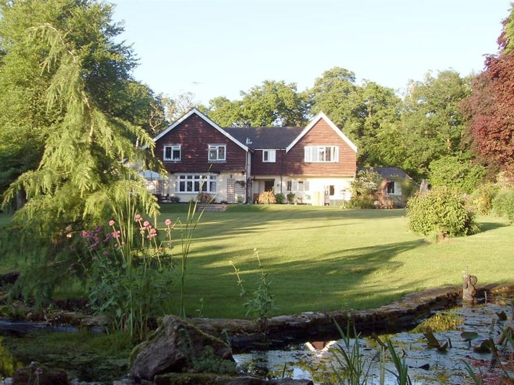 Little Forest Lodge — 4-Star Luxury Hotel in Ringwood, United Kingdom